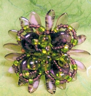 fiori spille bomboniere perline fai da te con perle lilla viola verdi gocce per petali esterni