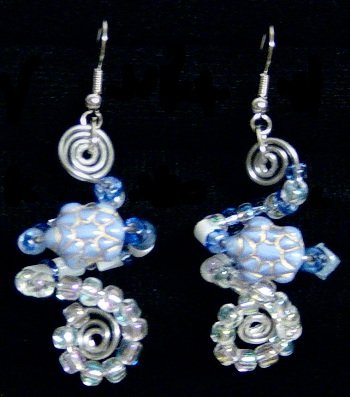 Cernit tartarughe orecchini perline creazioni con conterie cristallo azzurre blu filo di metallo morbido modellabile monachelle