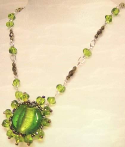 Tramonto collana creazione perline fai da te verde olivo bronzo cristalli pietre vetro anellini ovali