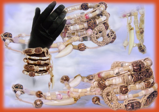 memory bracelet con charms ciondoli conchiglie, pietre etniche e lacci di cuoio
