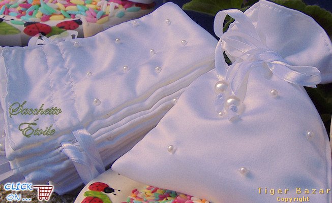 sacchettini ricamati bianchi perline bomboniere matrimonio e promessa di tela raso