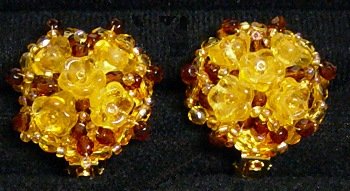 clips orecchini perline fai da te fiorellini giallo topazio cristalli ambra schema riccio ricamo conterie dorate