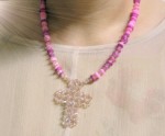 fai da te perline rosa Croce collana idea bomboniera bambine Battesimo Comunione Cresima