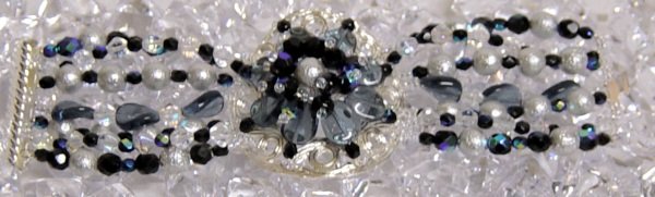 costruire braccialetto filigrana ricamata con perline nere argento cristalli fiore margherita