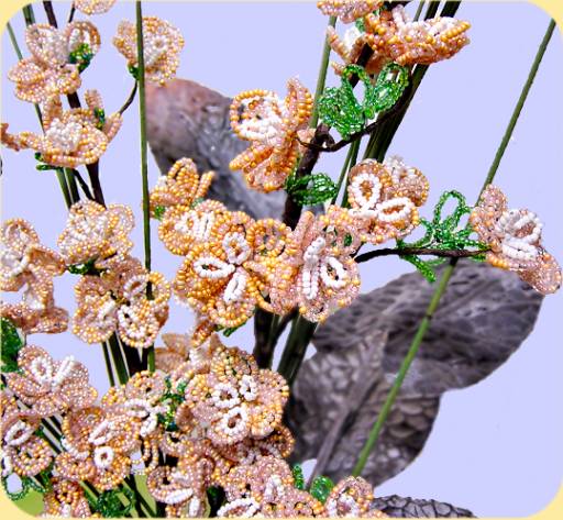 dettaglio mazzo fiore di pesco perline fiorellini gemme boccioli foglioline petali a 2 livelli