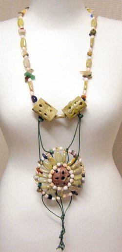 il sole messicano collana perline fai da te tecnica perni per perle ovali verdi pietre etniche e semipreziose cordoncino cerato