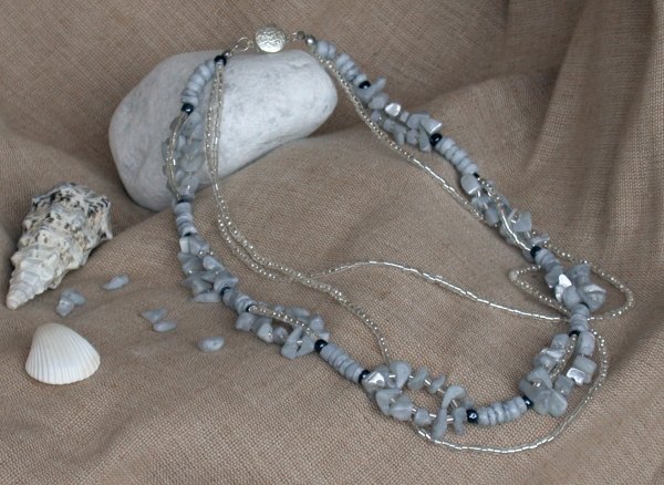 fai da te bigiotteria collana 3 fili di perline grigie effetto madreperla perle rocailles e tubicini baguettes argentate